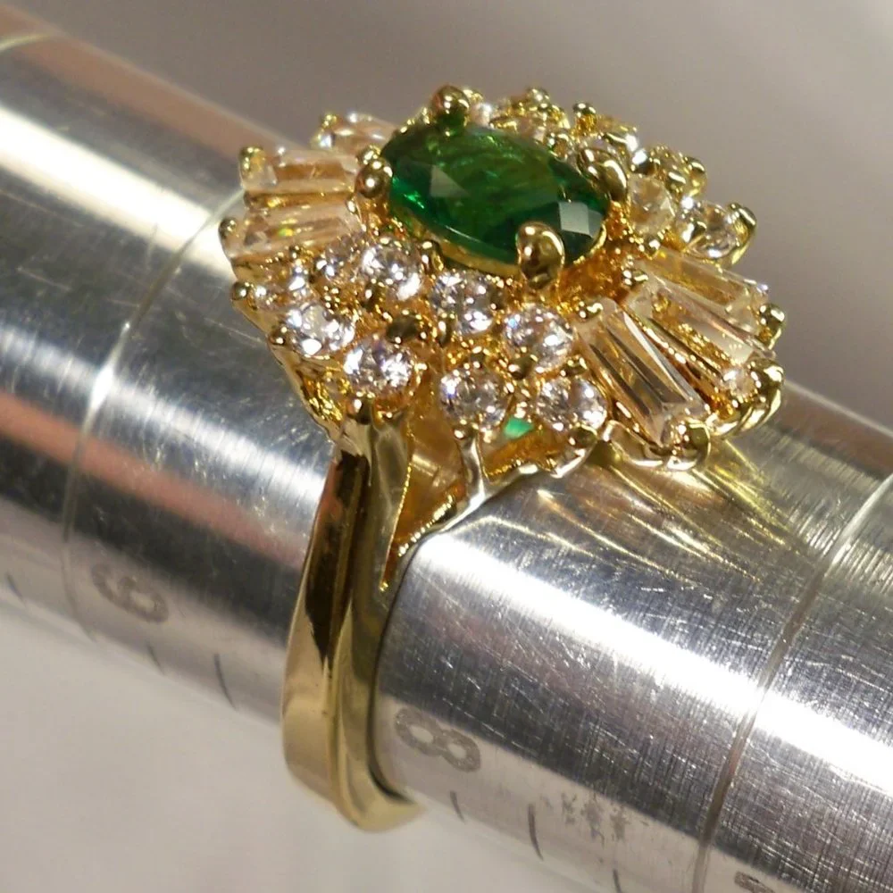 NEW Emerald Green Oval Cute Cubic Zirconias Gold P Ring